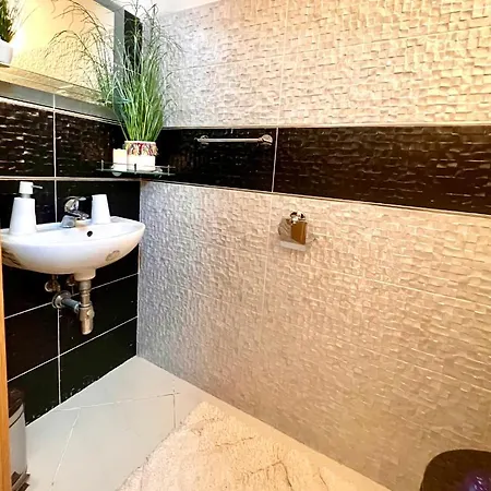 شقة Duplex 2 With Quiet Terrace On Wenceslas Square *